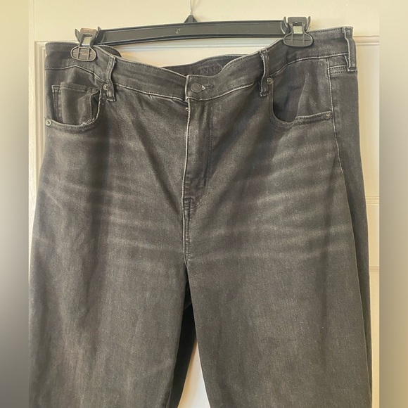 AE Next Level High-Waisted Kick Bootcut Crop Jean - Picture 5 of 11